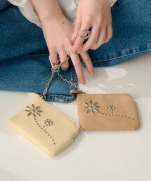 Kastane（カスタネ）の「【Kolors like you】スタッズフラワーポーチチャーム（ポーチ）」