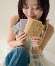 Kastane（カスタネ）の「【Kolors like you】スタッズフラワーポーチチャーム（ポーチ）」