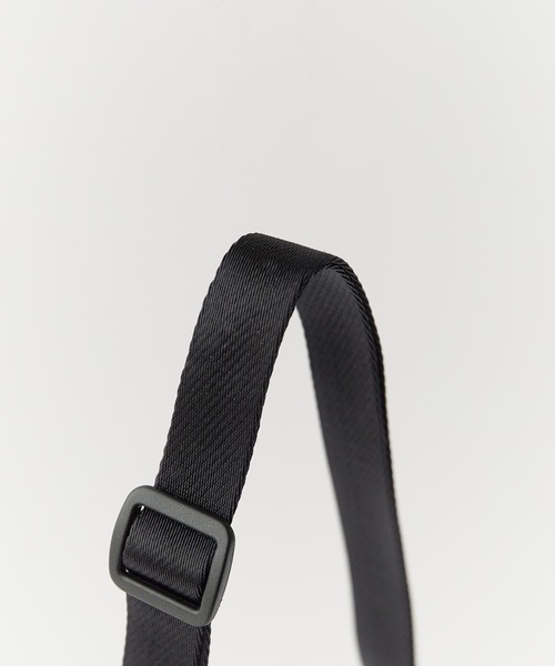 WHITE MOUNTAINEERING(ホワイトマウンテニアリング)の「White Mountaineering/ホワイトマウンテニアリング × BRIEFING/ブリーフィング EVERYDAY SACOCHE ブランドロゴ サコッシュ 2026年春夏(ショルダーバッグ・メンズ・ブラック/ネイビー/グレー・FREE)」の19枚目の写真