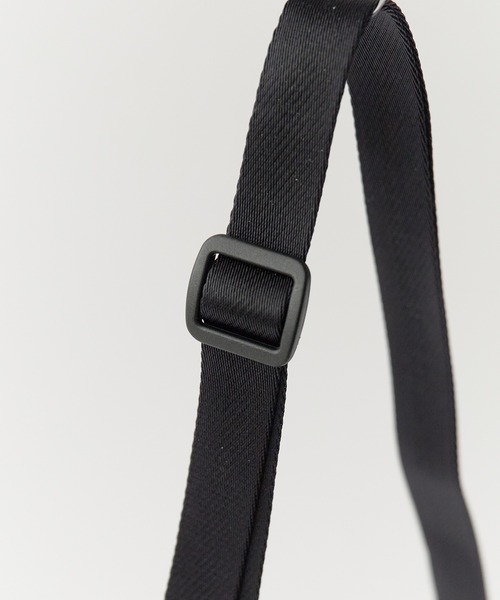WHITE MOUNTAINEERING(ホワイトマウンテニアリング)の「White Mountaineering/ホワイトマウンテニアリング × BRIEFING/ブリーフィング EVERYDAY SACOCHE ブランドロゴ サコッシュ 2026年春夏(ショルダーバッグ・メンズ・ブラック/ネイビー/グレー・FREE)」の20枚目の写真