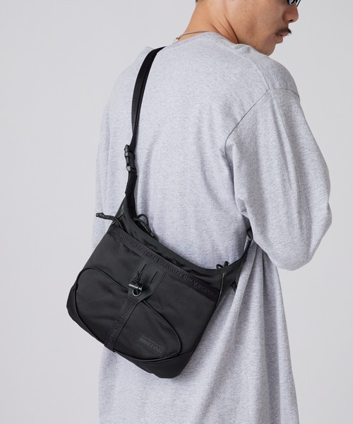WHITE MOUNTAINEERING(ホワイトマウンテニアリング)の「White Mountaineering/ホワイトマウンテニアリング × BRIEFING/ブリーフィング EVERYDAY SACOCHE ブランドロゴ サコッシュ 2026年春夏(ショルダーバッグ・メンズ・ブラック/ネイビー/グレー・FREE)」の8枚目の写真
