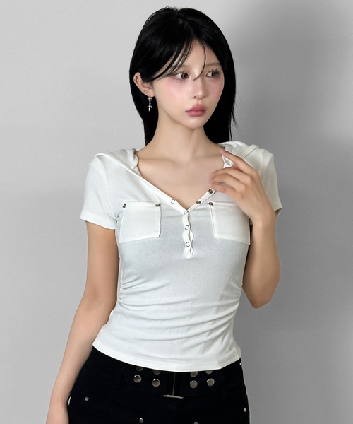 FOLLOWIN(フォロウィン)の「3color/スナップボタンフードTシャツ(Tシャツ/カットソー・レディース・ホワイト/ブラック×ホワイト/ブラック・FREE)」の4枚目の写真