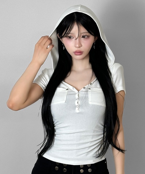 FOLLOWIN(フォロウィン)の「3color/スナップボタンフードTシャツ(Tシャツ/カットソー・レディース・ホワイト/ブラック×ホワイト/ブラック・FREE)」の11枚目の写真