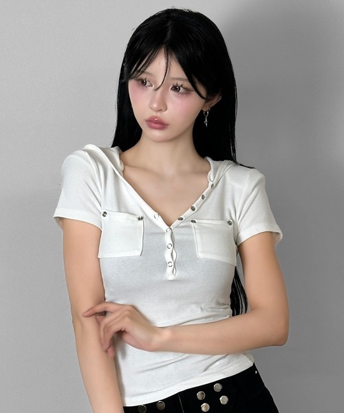 FOLLOWIN(フォロウィン)の「3color/スナップボタンフードTシャツ(Tシャツ/カットソー・レディース・ホワイト/ブラック×ホワイト/ブラック・FREE)」の16枚目の写真