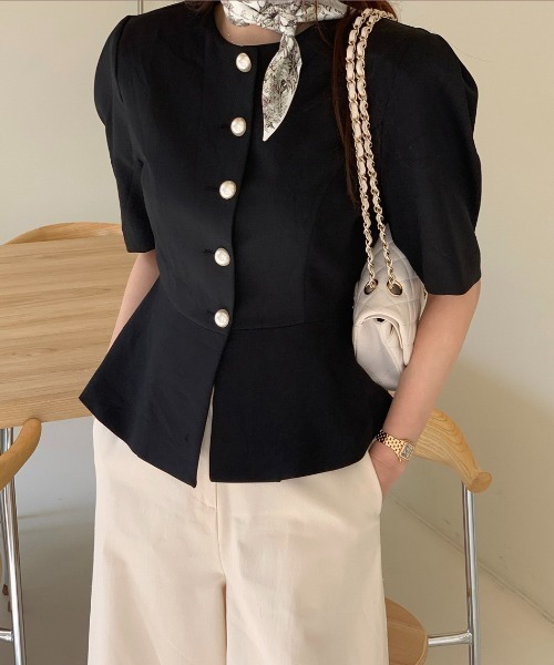 FAVORITO(ファヴォリート)の「クルーネックシングルブレストショートトップス(その他トップス・レディース・ピンク/ホワイト/ブラック・F)」の3枚目の写真