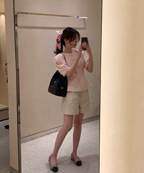 FAVORITO(ファヴォリート)の「クルーネックシングルブレストショートトップス(その他トップス・レディース・ピンク/ホワイト/ブラック・F)」の20枚目の写真
