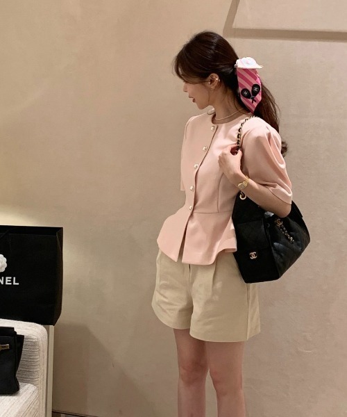 FAVORITO(ファヴォリート)の「クルーネックシングルブレストショートトップス(その他トップス・レディース・ピンク/ホワイト/ブラック・F)」の14枚目の写真