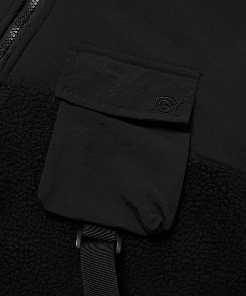 KALAPATTHAR(カラパタール)の「KP LOGO MULTI POCKET STRAP HEAVY FLEECE JACKET - BLACK(その他アウター・メンズ・その他・MEDIUM/LARGE/X-LARGE)」の4枚目の写真