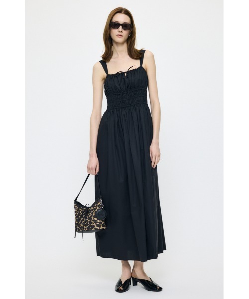 MOUSSY(マウジー)の「COTTON GATHER CAMI ドレス(ワンピース・レディース・ブラック/オフホワイト/ブラウン・2/1)」の5枚目の写真