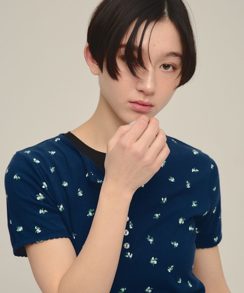 eL(エル)の「【eL】Flower Henley Neck Pullover SS /708163(Tシャツ/カットソー・レディース・ネイビー系1/ホワイト系その他・FREE)」の21枚目の写真