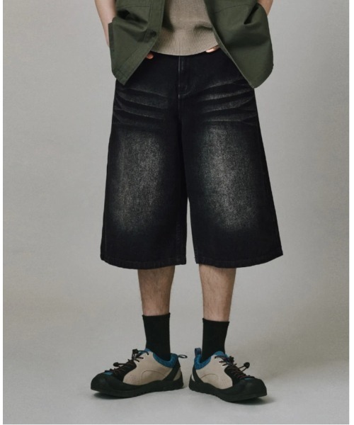 Vini(ヴィニ)の「スプレードミンゴウォッシュデニムショートパンツ(デニムパンツ・レディース・グレー/ブラック・X-LARGE/MEDIUM/LARGE)」の1枚目の写真