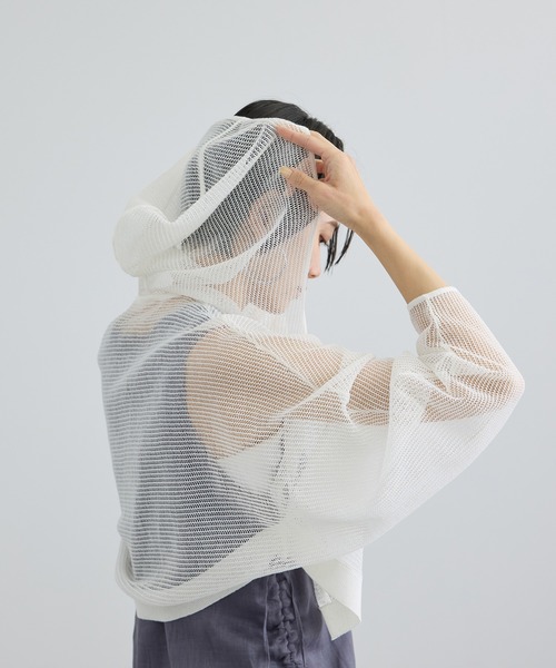 SALON adam et rope'(サロン アダム エ ロペ)の「コットンリネンメッシュフードボレロ(カーディガン/ボレロ・レディース・ブラック/オフホワイト/ベージュ・FREE)」の20枚目の写真