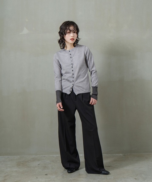 INOIE（イノイエ）の「［INOIE］バイカラーリブカフス・クルーネックカーディガン（ニット/セーター・レディース・グレー・MEDIUM/SMALL）」の7枚目の写真
