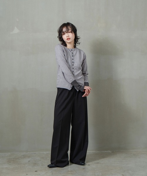 INOIE（イノイエ）の「［INOIE］バイカラーリブカフス・クルーネックカーディガン（ニット/セーター・レディース・グレー・MEDIUM/SMALL）」の8枚目の写真