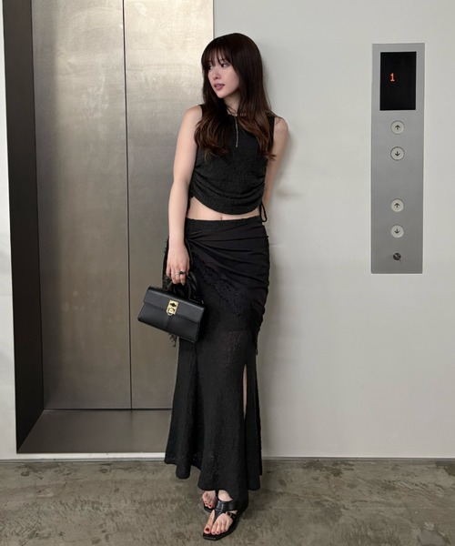 SENEE(セニー)の「shirring soft knit tops(シャーリングソフトニットトップス)(ニット/セーター・レディース・アイボリー/サンドベージュ/ブラック・FREE)」の5枚目の写真