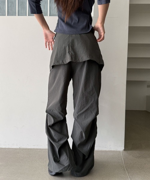 4INT.(フォイント)の「【2ピース】ラップ レイヤード スカート ブーツカット パンツ(その他パンツ・レディース・ブラック/ブラウン/チャコール・FREE)」の2枚目の写真