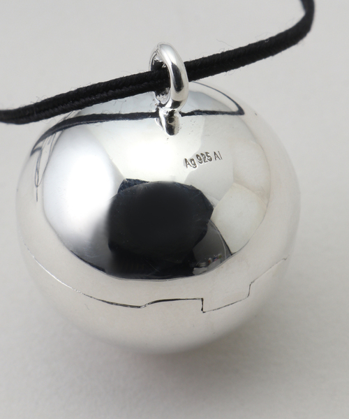 ANNIKA INEZ(アニカイネズ)の「【ANNIKA INEZ/ アニカ イネズ】 Large Keepsake Sphere Pendan(ネックレス・レディース・シルバー・FREE)」の6枚目の写真