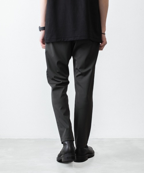 ATTACHMENT（アタッチメント）の「【 LIMITED 】ルカマットツイスト レギュラーフィット イージートラウザーズ / LUCA MATTE TWIST REGULAR FIT EASY TROUSERS（スラックス・メンズ・カーキ/ブラック・3/2/1/4）」の19枚目の写真