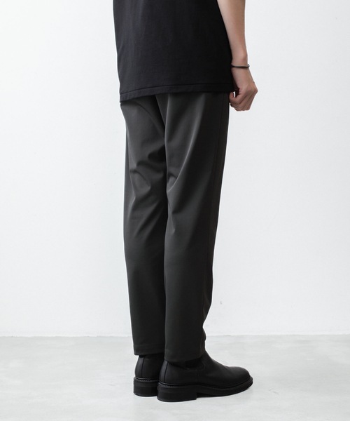 ATTACHMENT（アタッチメント）の「【 LIMITED 】ルカマットツイスト レギュラーフィット イージートラウザーズ / LUCA MATTE TWIST REGULAR FIT EASY TROUSERS（スラックス・メンズ・カーキ/ブラック・3/2/1/4）」の20枚目の写真