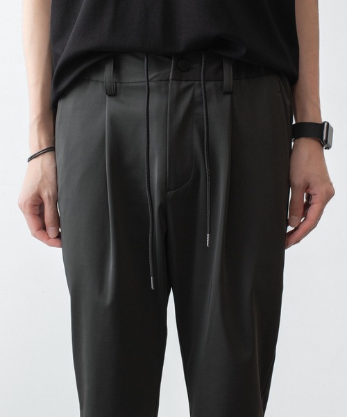 ATTACHMENT（アタッチメント）の「【 LIMITED 】ルカマットツイスト レギュラーフィット イージートラウザーズ / LUCA MATTE TWIST REGULAR FIT EASY TROUSERS（スラックス・メンズ・カーキ/ブラック・3/2/1/4）」の21枚目の写真