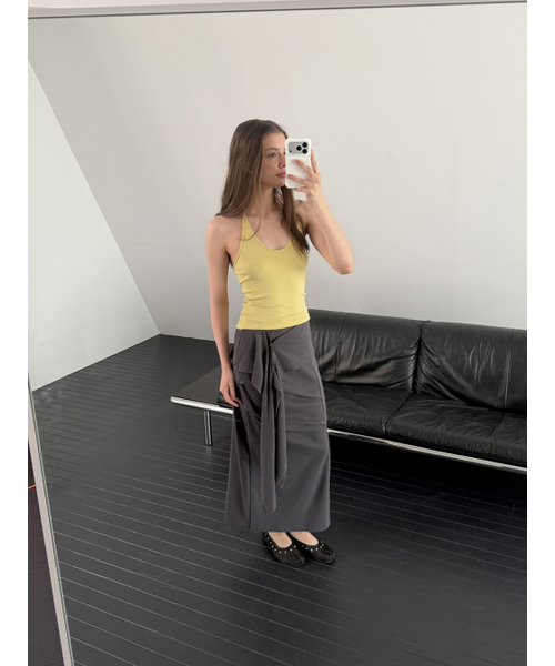 ASURA(アスラ)の「CURVE HALTER SLEEVELESS (MUSTARD)(Tシャツ/カットソー・レディース・その他・OS)」の2枚目の写真