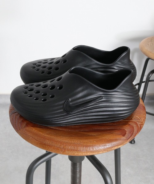 NIKE(ナイキ)の「【NIKE】ウィメンズ コンフォートライド HV5062(スリッポン・レディース・ベージュ系/ブラック系・L/M)」の2枚目の写真