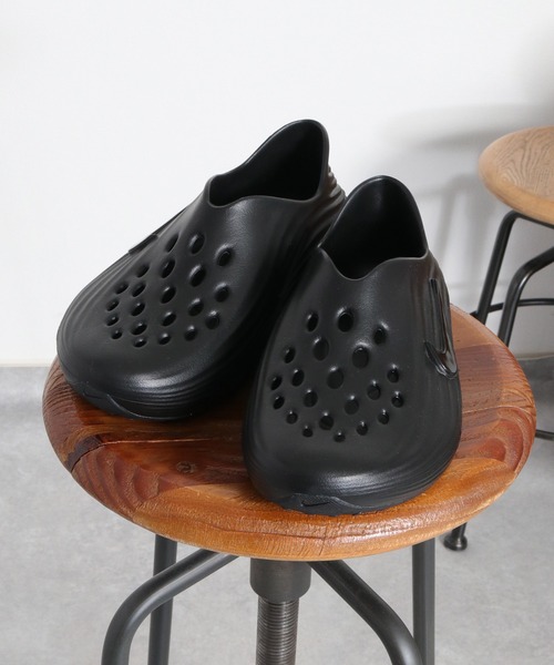 NIKE(ナイキ)の「【NIKE】ウィメンズ コンフォートライド HV5062(スリッポン・レディース・ベージュ系/ブラック系・L/M)」の3枚目の写真