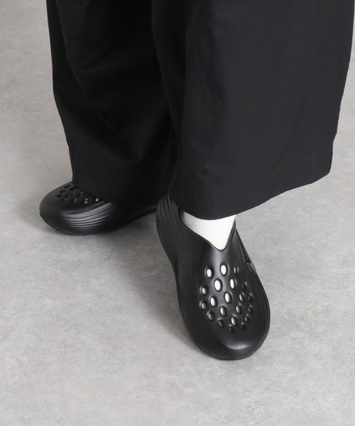 NIKE(ナイキ)の「【NIKE】ウィメンズ コンフォートライド HV5062(スリッポン・レディース・ベージュ系/ブラック系・L/M)」の8枚目の写真