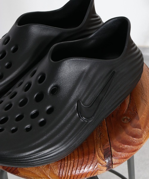 NIKE(ナイキ)の「【NIKE】ウィメンズ コンフォートライド HV5062(スリッポン・レディース・ベージュ系/ブラック系・L/M)」の12枚目の写真