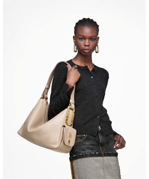MARC JACOBS（マークジェイコブス）の「【NEW】SCENE LARGE SHOULDER BAG/シーン ラージ ショルダー バッグ（ショルダーバッグ・レディース・ベージュ系/ワインレッド/ブラック/ホワイト系・ONE SIZE）」の14枚目の写真
