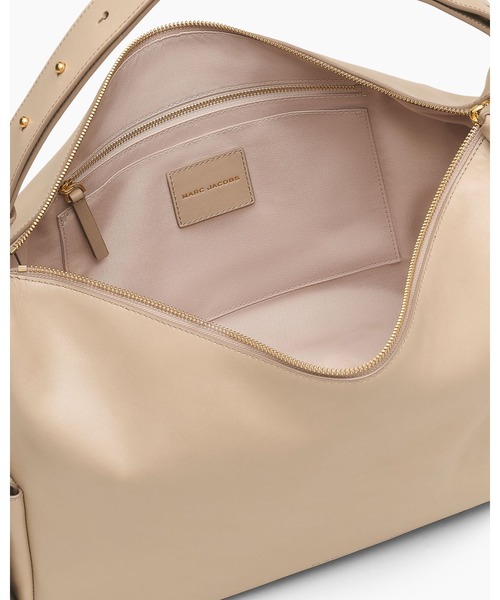 MARC JACOBS（マークジェイコブス）の「【NEW】SCENE LARGE SHOULDER BAG/シーン ラージ ショルダー バッグ（ショルダーバッグ・レディース・ベージュ系/ワインレッド/ブラック/ホワイト系・ONE SIZE）」の16枚目の写真