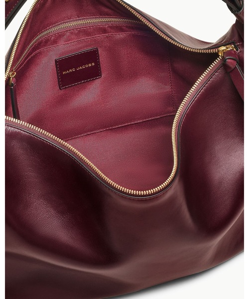 MARC JACOBS（マークジェイコブス）の「【NEW】SCENE LARGE SHOULDER BAG/シーン ラージ ショルダー バッグ（ショルダーバッグ・レディース・ベージュ系/ワインレッド/ブラック/ホワイト系・ONE SIZE）」の22枚目の写真