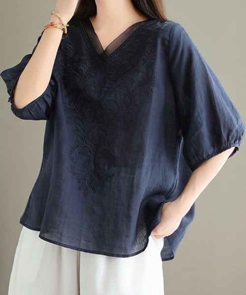 mielu(ミエル)の「刺繍Vネックブラウス(シャツ/ブラウス・レディース・ピンク/ネイビー/イエロー/ホワイト・MEDIUM/LARGE)」の2枚目の写真