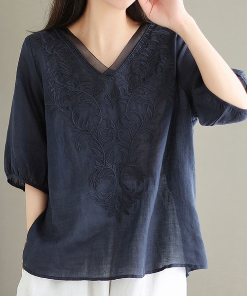 mielu(ミエル)の「刺繍Vネックブラウス(シャツ/ブラウス・レディース・ピンク/ネイビー/イエロー/ホワイト・MEDIUM/LARGE)」の17枚目の写真