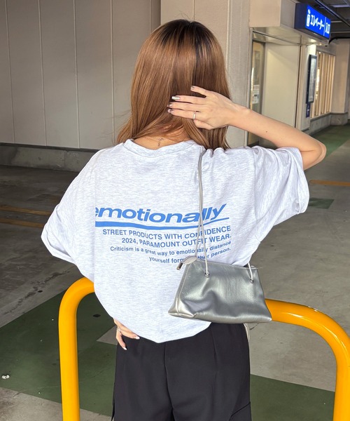 ISOOK（アイスー）の「【ISOOK / アイスー】オーバーサイズバックロゴTシャツ / プリントT 半袖 グラフィック 配色 バイカラー ビッグシルエット ルーズ メンズライク ノームコア ZOZOTOWN限定（Tシャツ/カットソー・レディース・グリーン/ネイビー/グレー・FREE）」の2枚目の写真