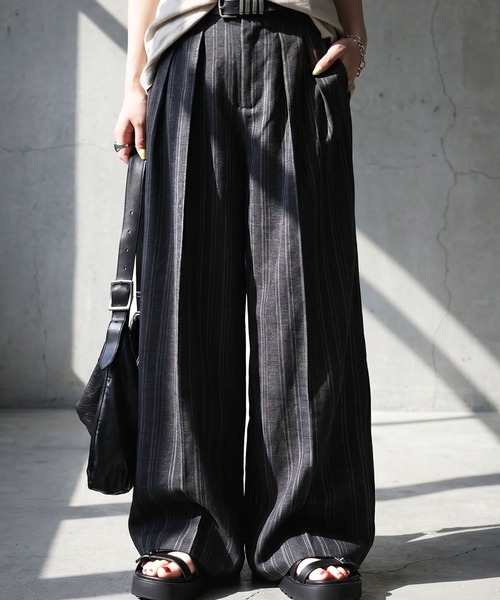 antiqua(アンティカ)の「ストライプ柄 タック ワイドパンツ(その他パンツ・レディース・ベージュ/ブラック・MEDIUM/LARGE)」の1枚目の写真