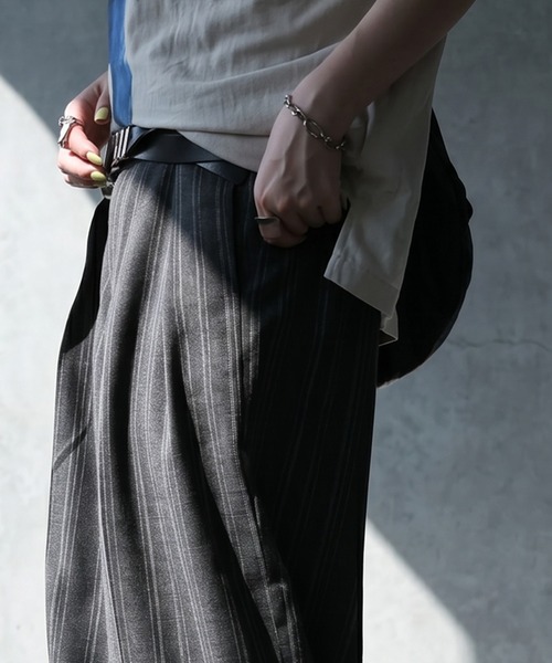 antiqua(アンティカ)の「ストライプ柄 タック ワイドパンツ(その他パンツ・レディース・ベージュ/ブラック・MEDIUM/LARGE)」の4枚目の写真