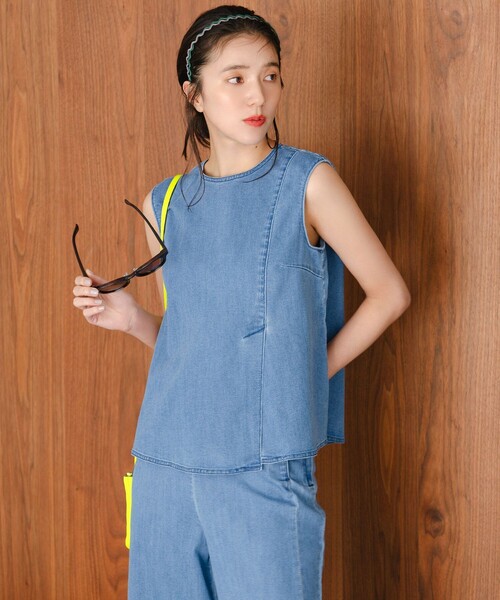 UNFILO(アンフィーロ)の「【野呂佳代さん着用】UNFILO DENIM light ノースリーブブラウス(シャツ/ブラウス・レディース・ネイビー系/サックスブルー系/ベージュ系・SMALL/MEDIUM)」の5枚目の写真