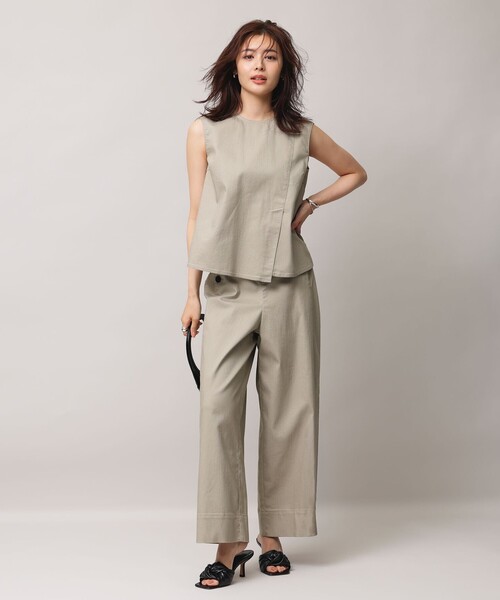 UNFILO(アンフィーロ)の「【野呂佳代さん着用】UNFILO DENIM light ノースリーブブラウス(シャツ/ブラウス・レディース・ネイビー系/サックスブルー系/ベージュ系・SMALL/MEDIUM)」の7枚目の写真