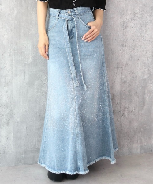 CECIL McBEE(セシルマクビー)の「ラインストーンデニムスカート(デニムスカート・レディース・ブラック/サックスブルー・61/64)」の2枚目の写真
