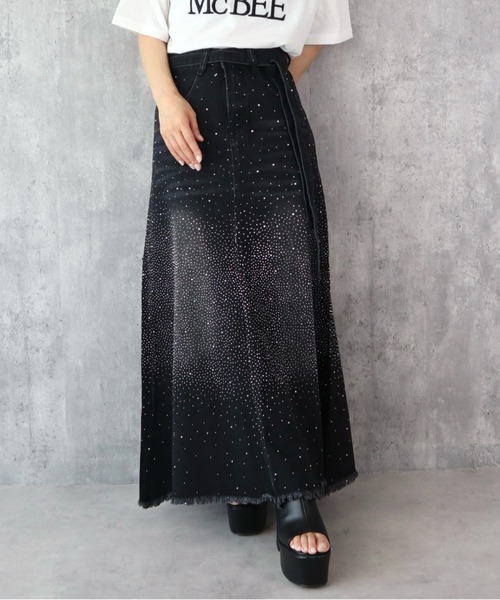 CECIL McBEE(セシルマクビー)の「ラインストーンデニムスカート(デニムスカート・レディース・ブラック/サックスブルー・61/64)」の1枚目の写真
