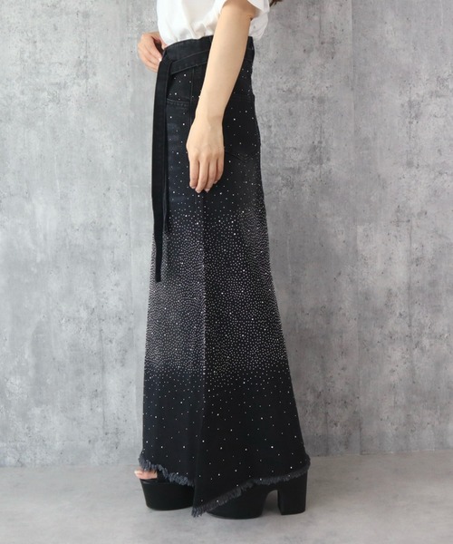 CECIL McBEE(セシルマクビー)の「ラインストーンデニムスカート(デニムスカート・レディース・ブラック/サックスブルー・61/64)」の4枚目の写真