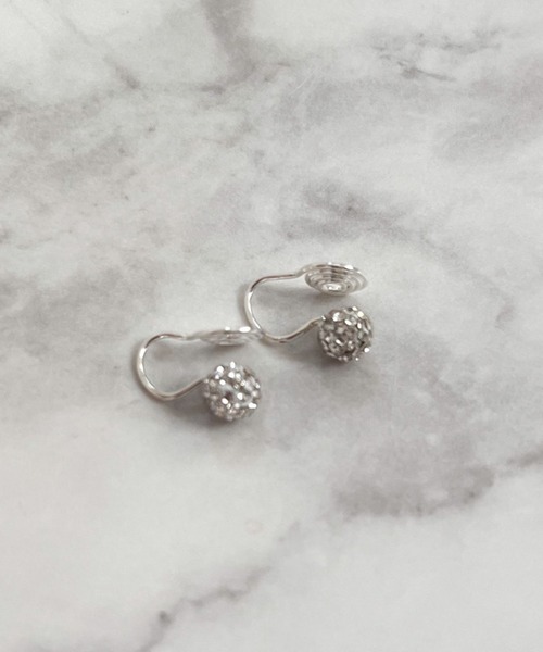 yu-ka（ユーカ）の「YU-KA:ミニマルボールイヤリング Minimal Ball Earrings（イヤリング・レディース・シルバー・FREE）」の2枚目の写真
