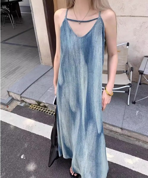 LUCPY(ラクピー)の「ヴィンテージライクキャミワンピース(ワンピース・レディース・ブルー・MEDIUM/SMALL/X-LARGE/LARGE)」の1枚目の写真