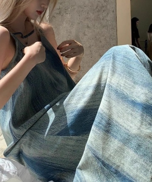 LUCPY(ラクピー)の「ヴィンテージライクキャミワンピース(ワンピース・レディース・ブルー・MEDIUM/SMALL/X-LARGE/LARGE)」の3枚目の写真