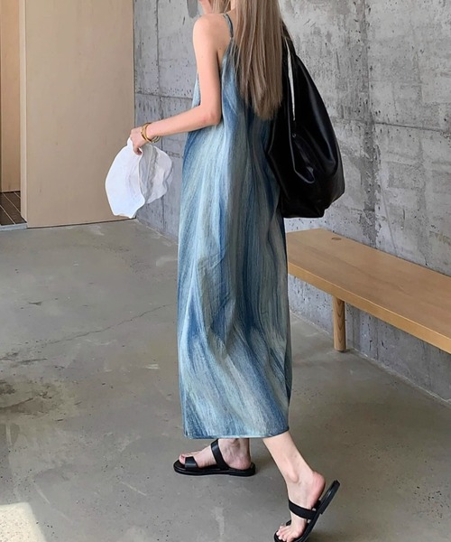 LUCPY(ラクピー)の「ヴィンテージライクキャミワンピース(ワンピース・レディース・ブルー・MEDIUM/SMALL/X-LARGE/LARGE)」の7枚目の写真