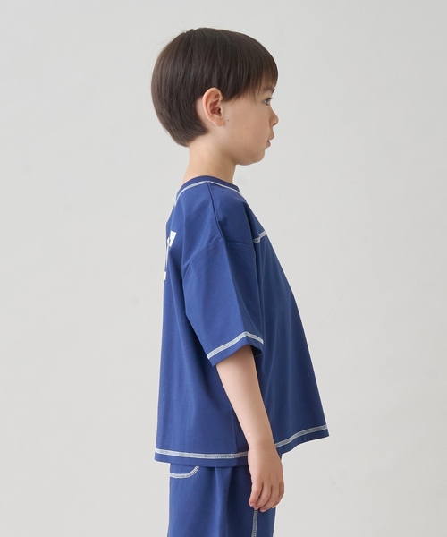b・ROOM（ビールーム）の「【太陽から守る】【どちらが前でもOK】【遮熱天竺】配色ステッチTシャツ【子供服】【キッズ】【男の子】【女の子】（Tシャツ/カットソー・キッズ・ホワイト系/チャコール/ネイビー・130cm/110cm/140cm/120cm/100cm）」の4枚目の写真