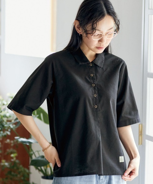 and myera(アンド マイラ)の「and myera 布はくのポロシャツ(ポロシャツ・レディース・ブルー/ホワイト/ブラック・M/L/LL)」の3枚目の写真