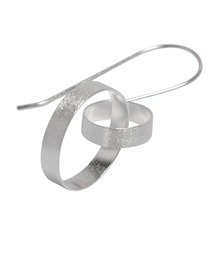 【YArKA/ヤーカ】twin dancing loops earring(pierce) [ftdtf15] / 表面加工フックピアス