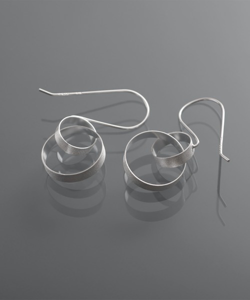 YArKA（ヤーカ）の「【YArKA/ヤーカ】twin dancing loops earring(pierce) [ftdtf15] / 表面加工フックピアス（ピアス（両耳用）・レディース・ゴールド/シルバー・FREE）」の12枚目の写真